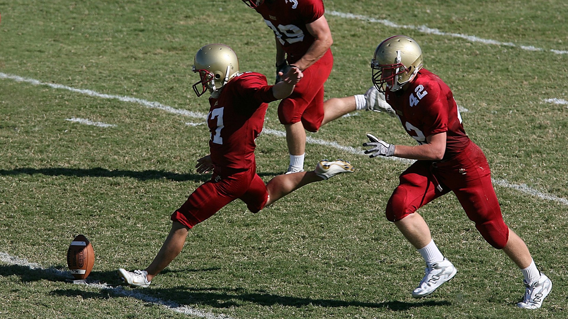 巴雷特:作为全黑队的战略支柱,他的脚法和组织能力让对方防不胜防