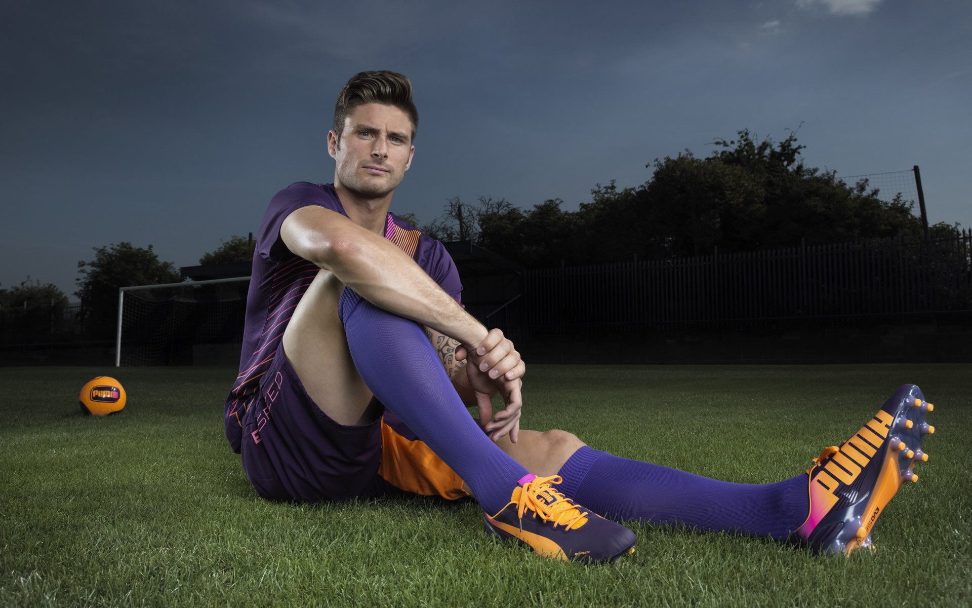 曼联在关键比赛中击败老对手,士气大增