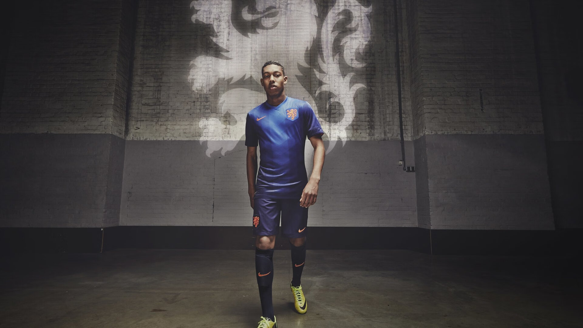 鹈鹕拍摄宣传照球员造型引发网友热烈讨论，鹈鹕正面照